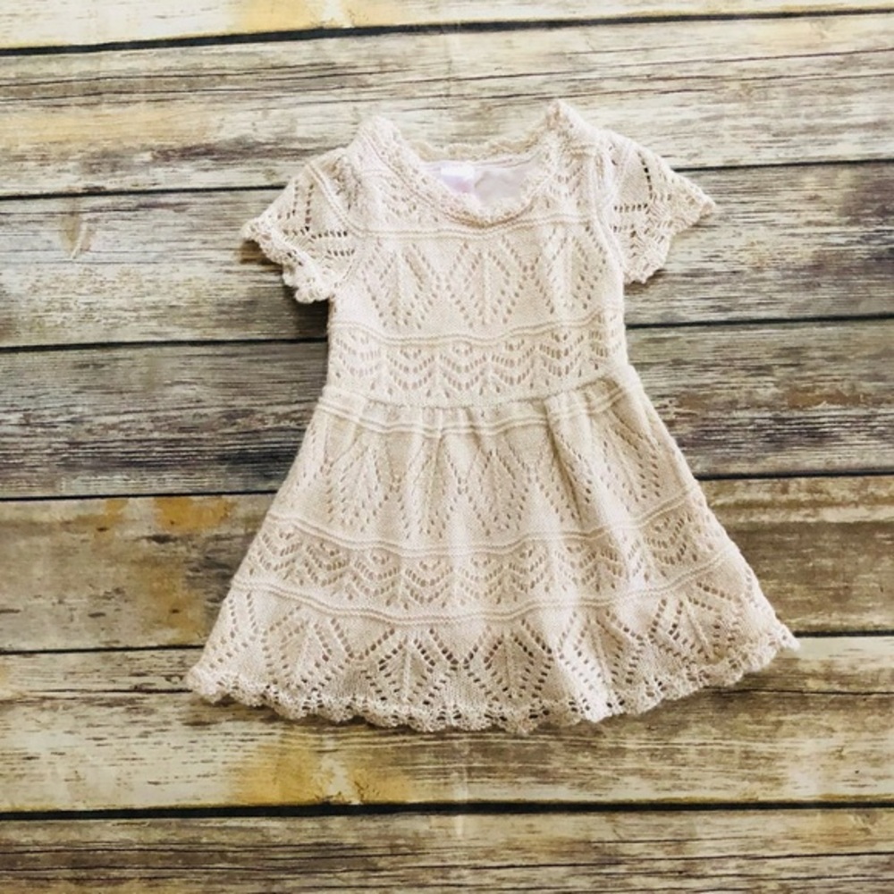 Baby girls adorable cream/ gold dress! Size 18 months